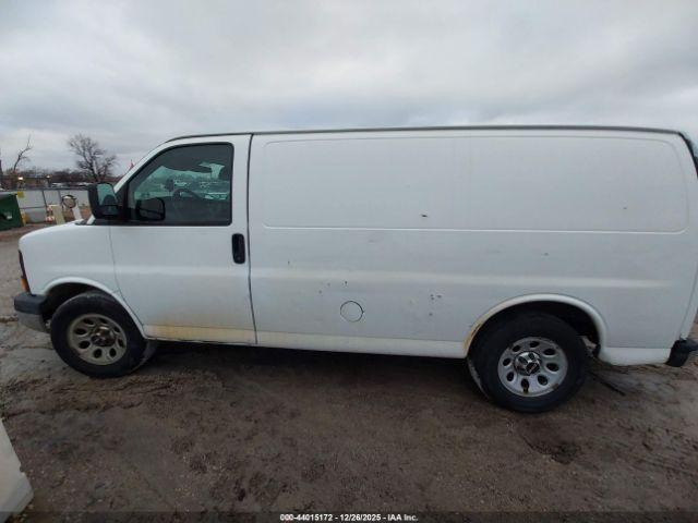 GMC Savana Work Van Image 18