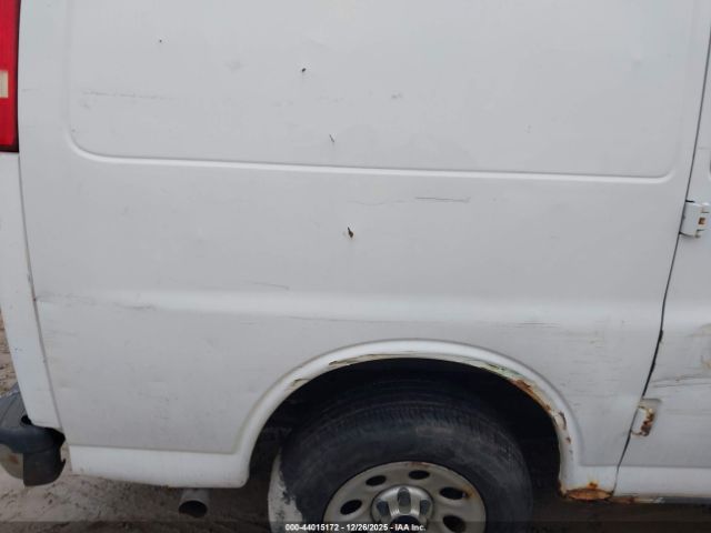 GMC Savana Work Van Image 14