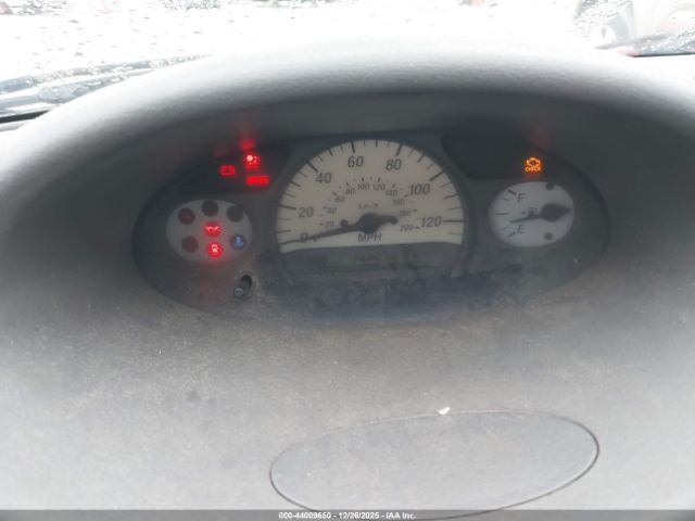 Toyota ECHO Image 12