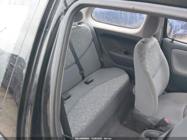 Toyota ECHO Image 15