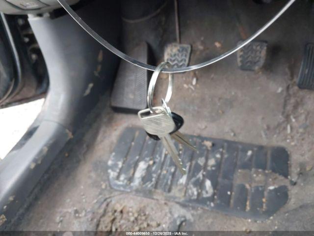 Toyota ECHO Image 10