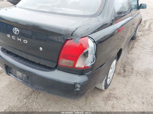 Toyota ECHO Image 13