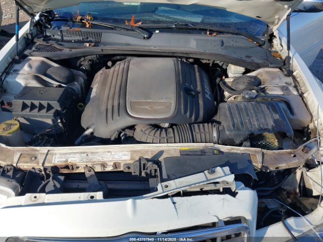 Chrysler 300c Image 16