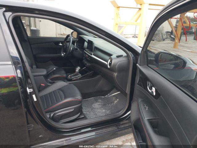 Kia Forte Gt Image 4