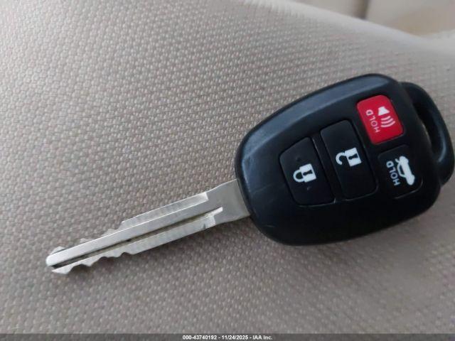 Toyota Corolla Le Image 3