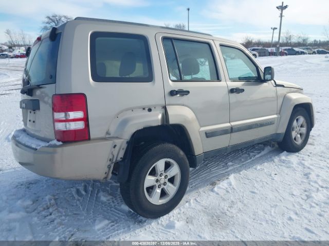Jeep Liberty Sport Image 8