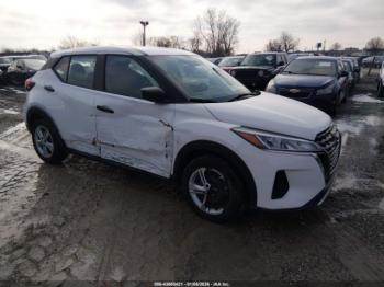  Salvage Nissan Kicks