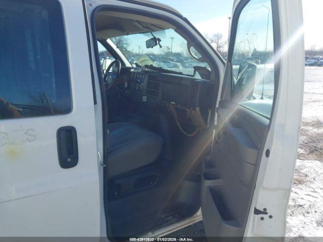 Chevrolet Express Work Van Image 14