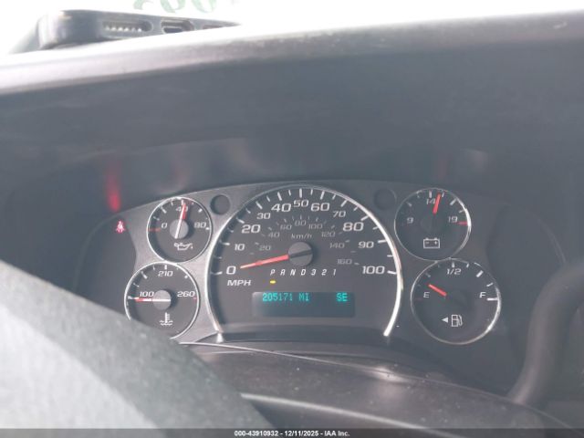 Chevrolet Express Work Van Image 10