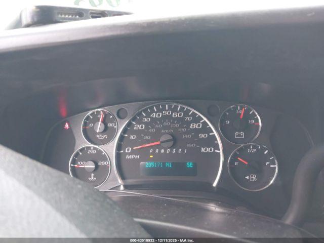 Chevrolet Express Work Van Image 10