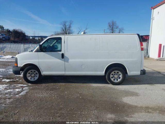 Chevrolet Express Work Van Image 11