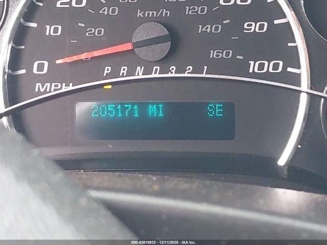 Chevrolet Express Work Van Image 5