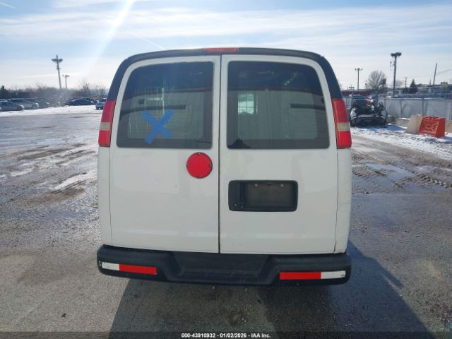 Chevrolet Express Work Van Image 17