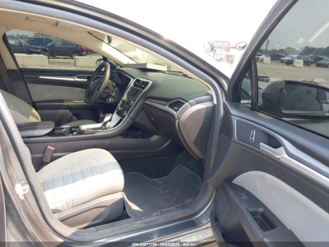 Ford Fusion S Image 5