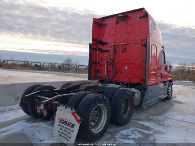 Freightliner Cascadia 125 Image 9