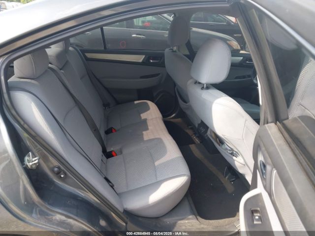 Subaru Legacy 2.5i Premium Image 6