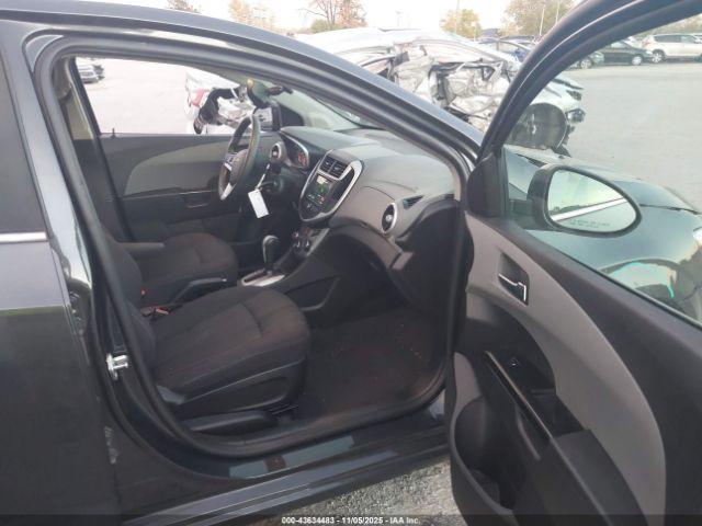 Chevrolet Sonic Lt Auto Image 4