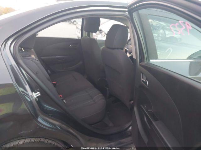 Chevrolet Sonic Lt Auto Image 9