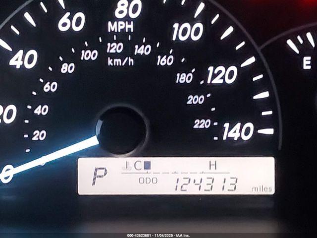 Toyota Camry L Image 4