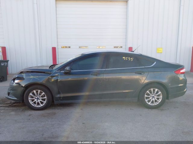 Ford Fusion S Image 2