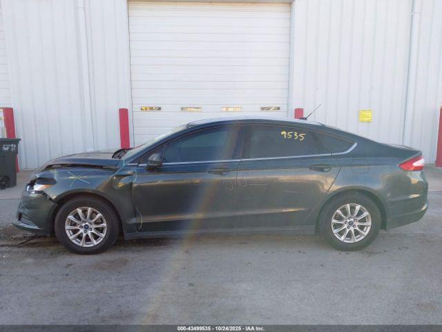 Ford Fusion S Image 2