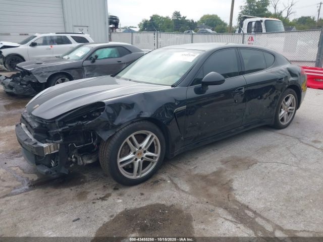 Porsche Panamera 4 Image 3