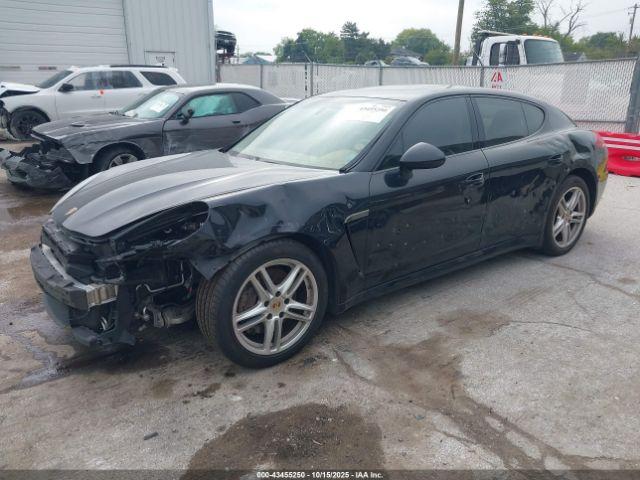 Porsche Panamera 4 Image 3