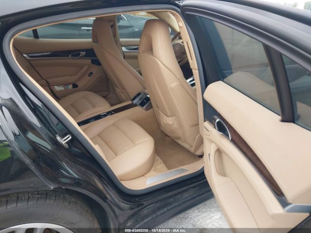Porsche Panamera 4 Image 6