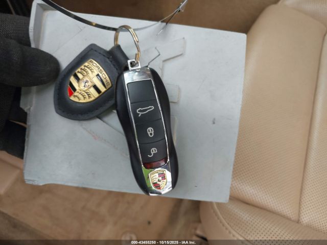 Porsche Panamera 4 Image 8