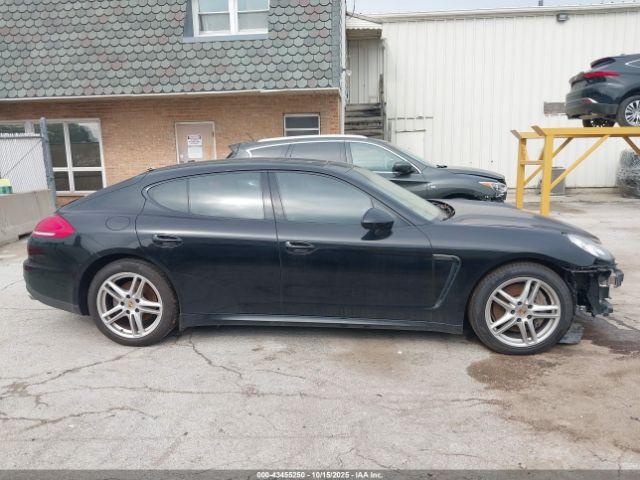 Porsche Panamera 4 Image 15