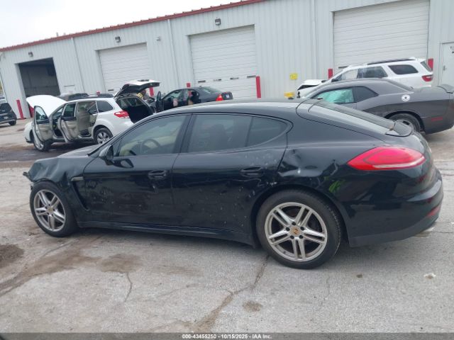 Porsche Panamera 4 Image 10