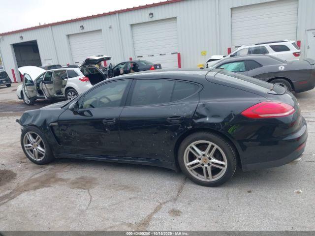 Porsche Panamera 4 Image 10
