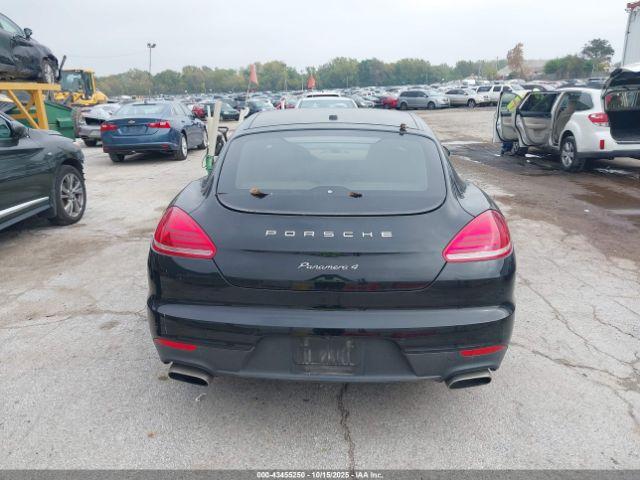 Porsche Panamera 4 Image 14
