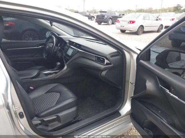 Toyota Camry Se Image 5