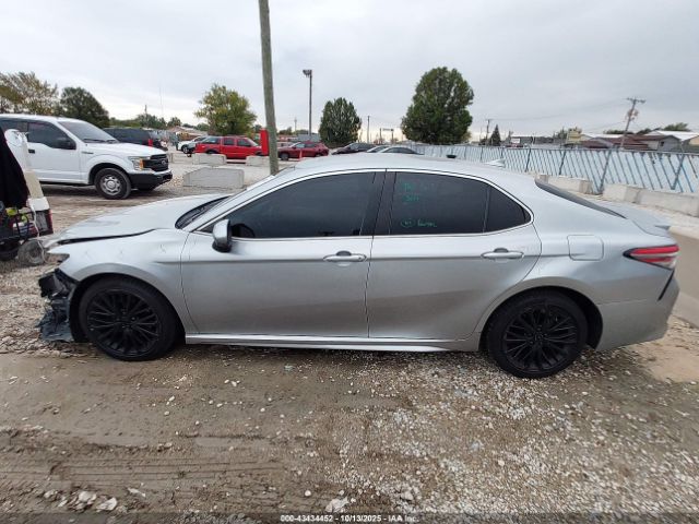 Toyota Camry Se Image 12