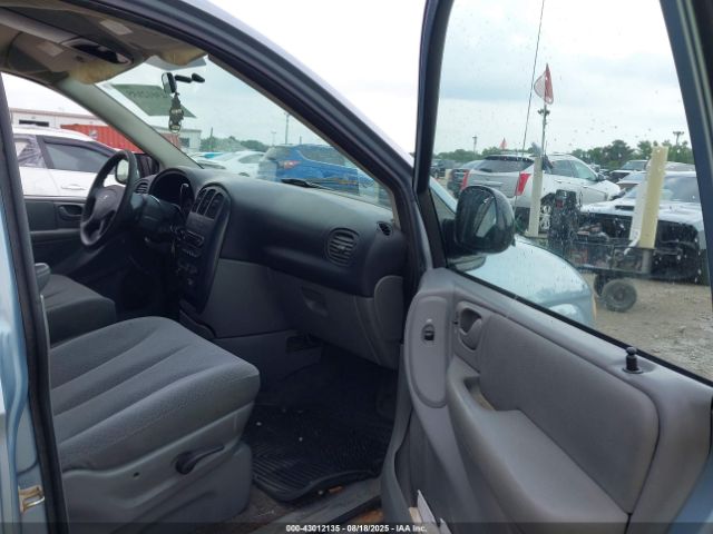 Dodge Caravan Sxt Image 2