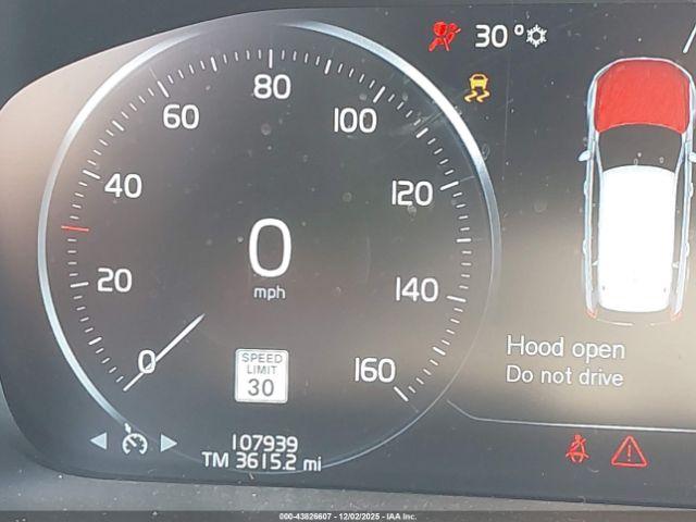 Volvo XC90 T6 Momentum Image 2