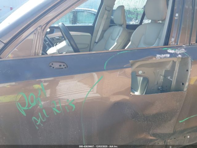 Volvo XC90 T6 Momentum Image 10