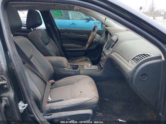 Chrysler 300c Image 9