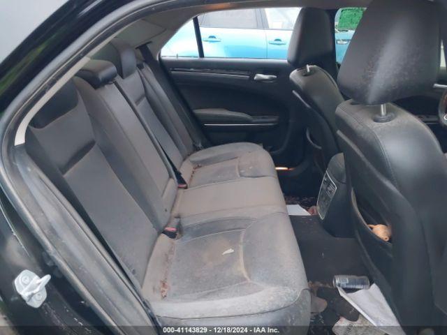 Chrysler 300c Image 3