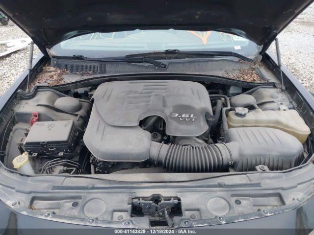 Chrysler 300c Image 5