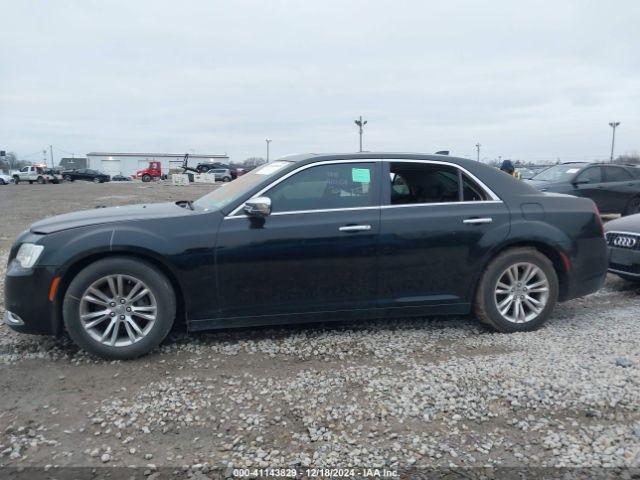 Chrysler 300c Image 12