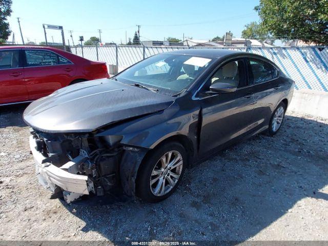 Chrysler 200 Limited Image 2