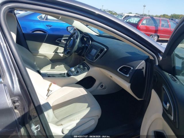 Chrysler 200 Limited Image 4