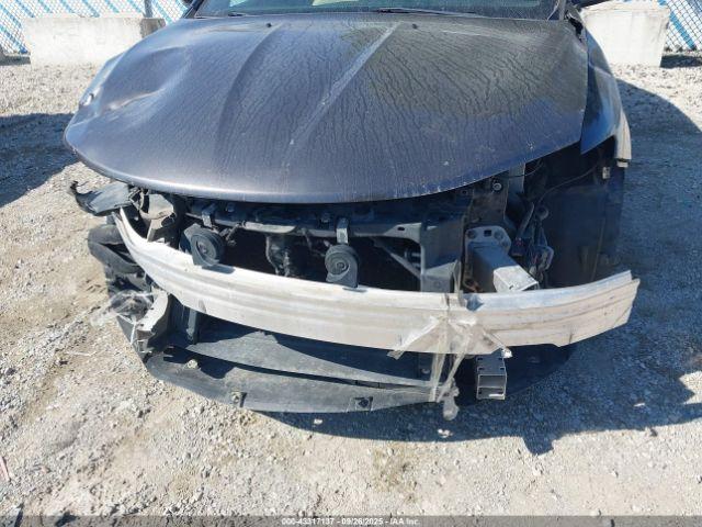 Chrysler 200 Limited Image 7