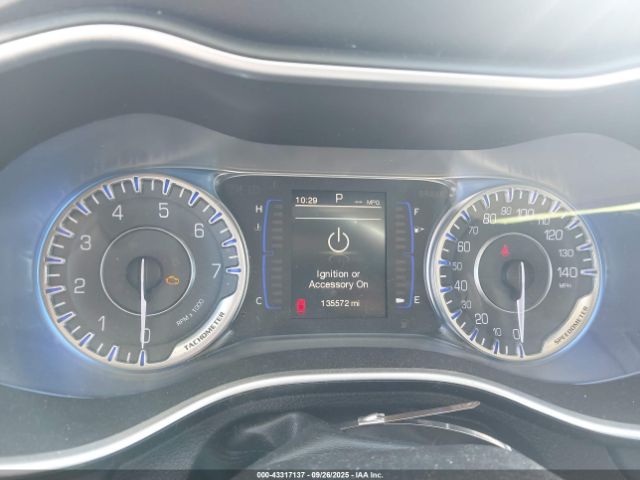 Chrysler 200 Limited Image 5