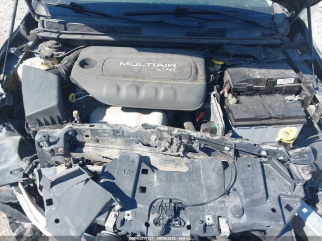 Chrysler 200 Limited Image 11