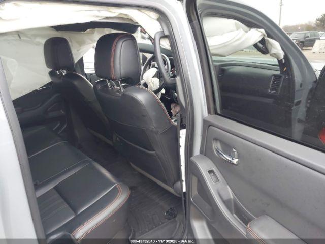 Nissan Frontier Pro-4x 4x4 Image 8