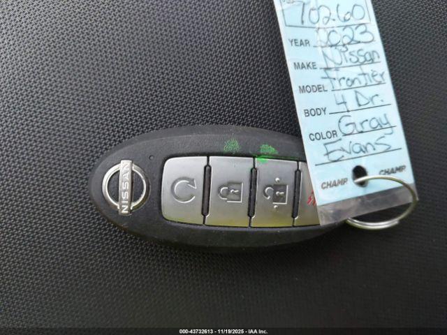 Nissan Frontier Pro-4x 4x4 Image 11