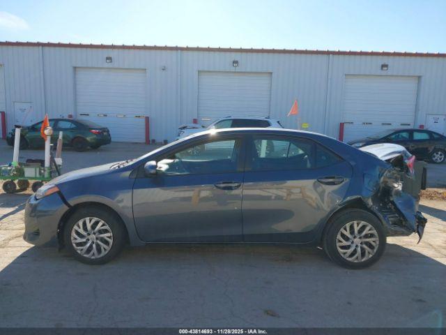 Toyota Corolla Le Image 10